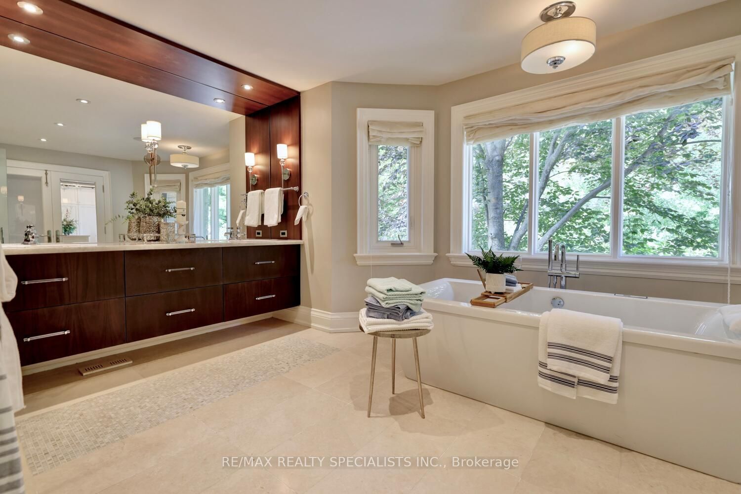 4038 Lakeshore Road