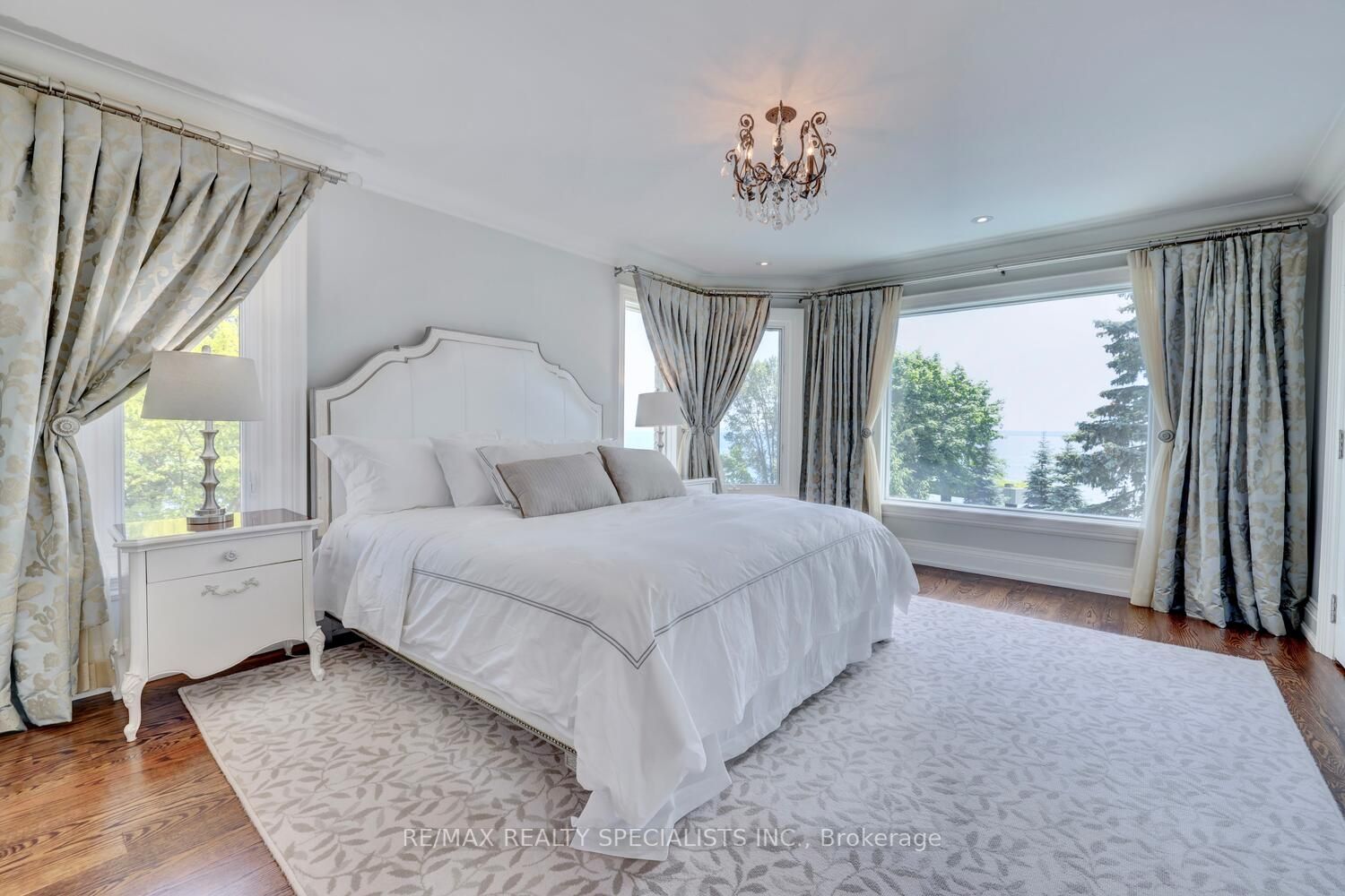 4038 Lakeshore Road