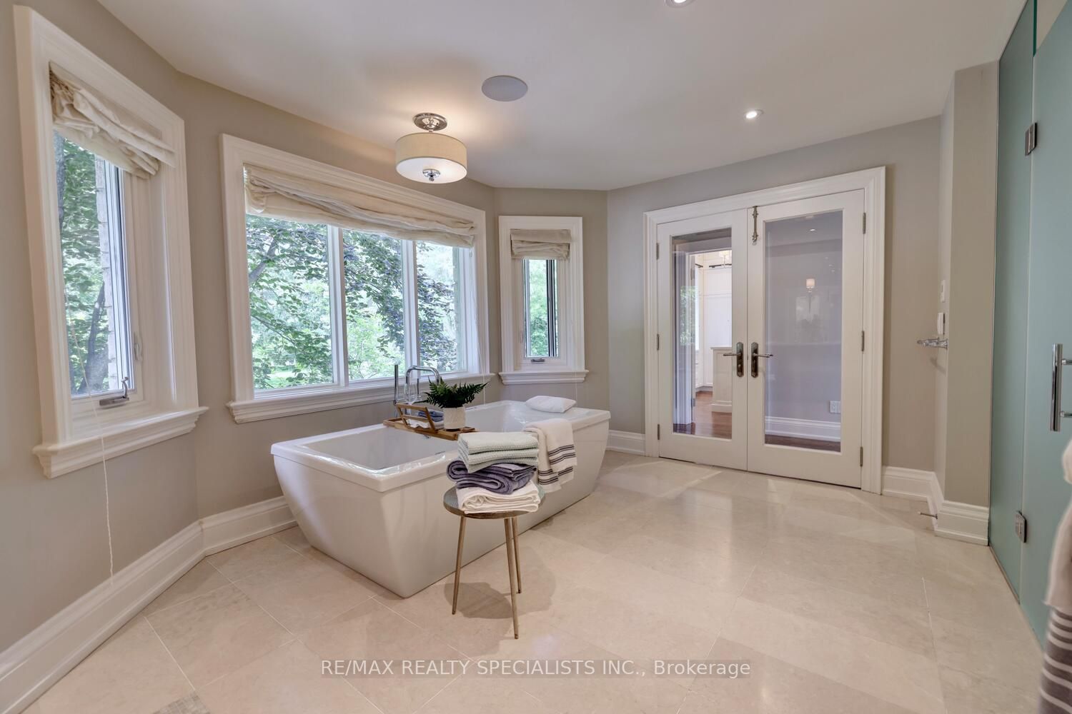 4038 Lakeshore Road