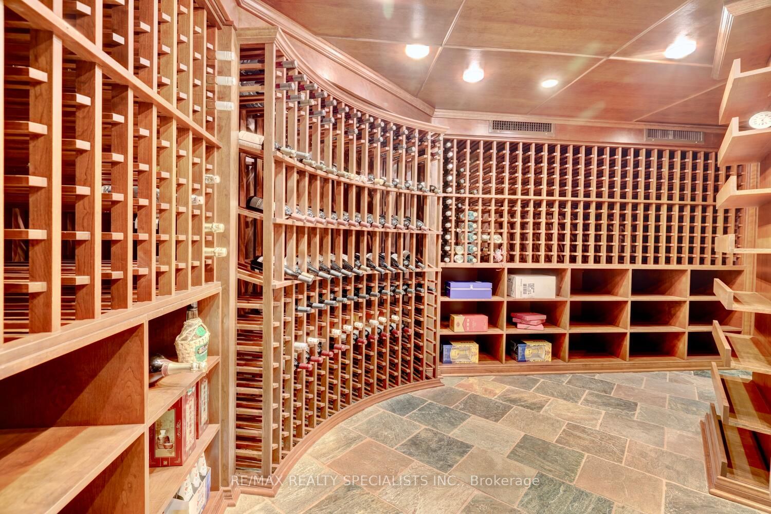 4038 Lakeshore Road