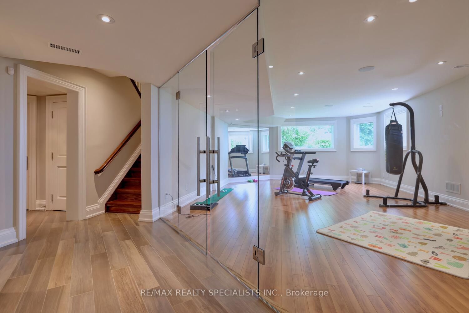 4038 Lakeshore Road