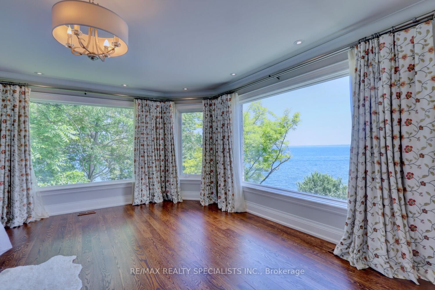 4038 Lakeshore Road