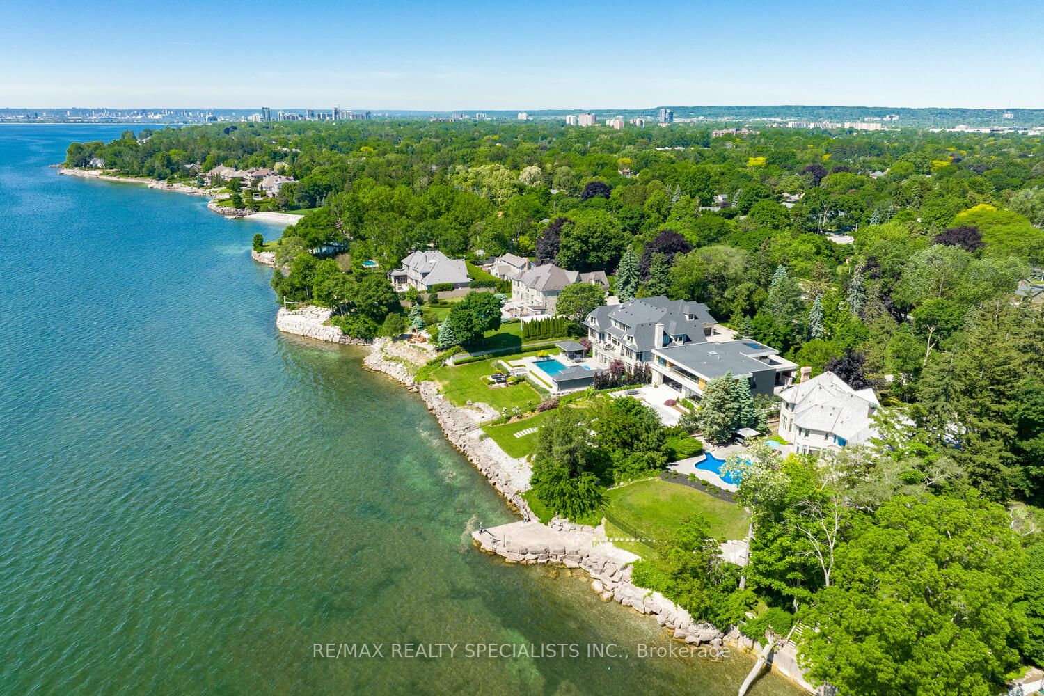 4038 Lakeshore Road