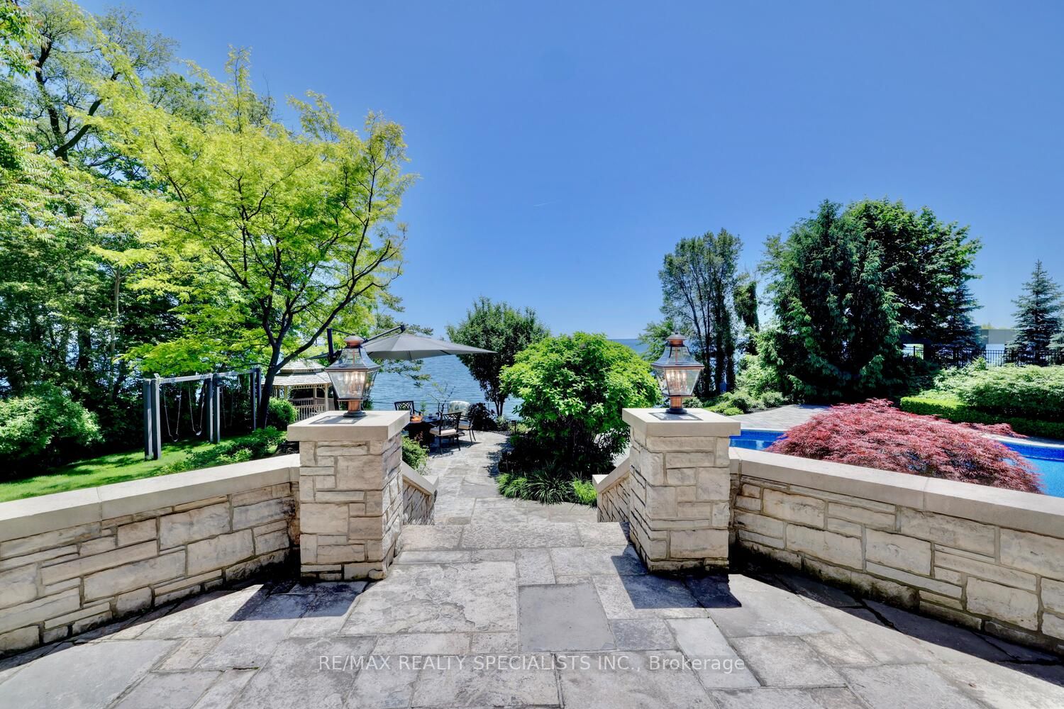 4038 Lakeshore Road