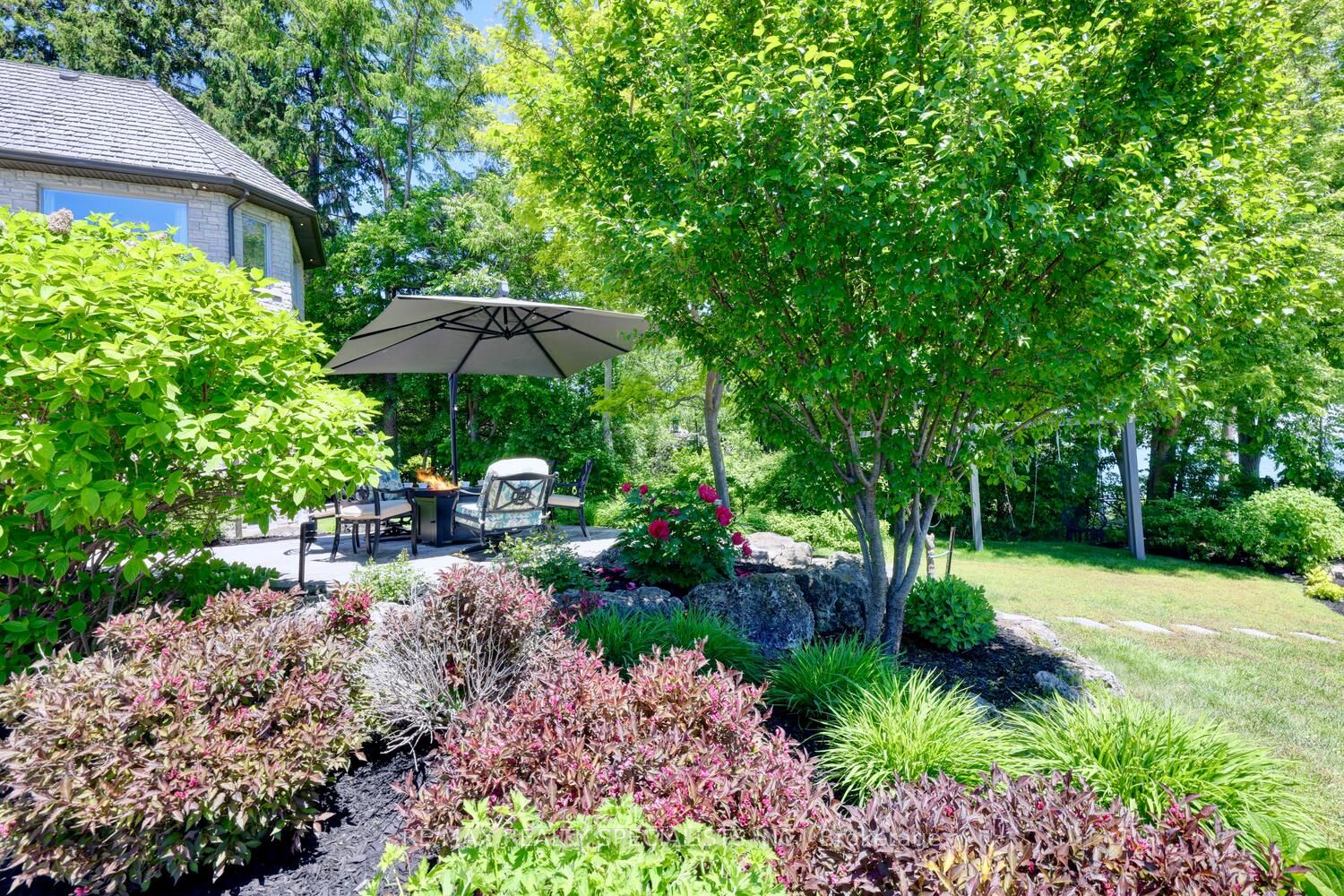 4038 Lakeshore Road