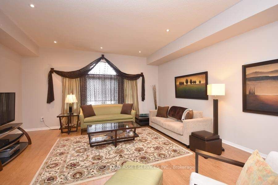 5720 Tayside Cres, #Upper