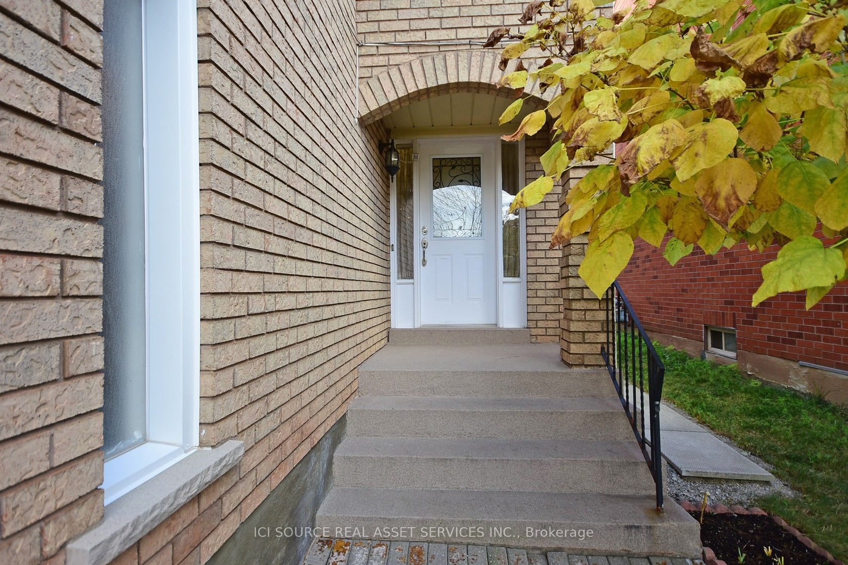 5720 Tayside Cres, #Upper