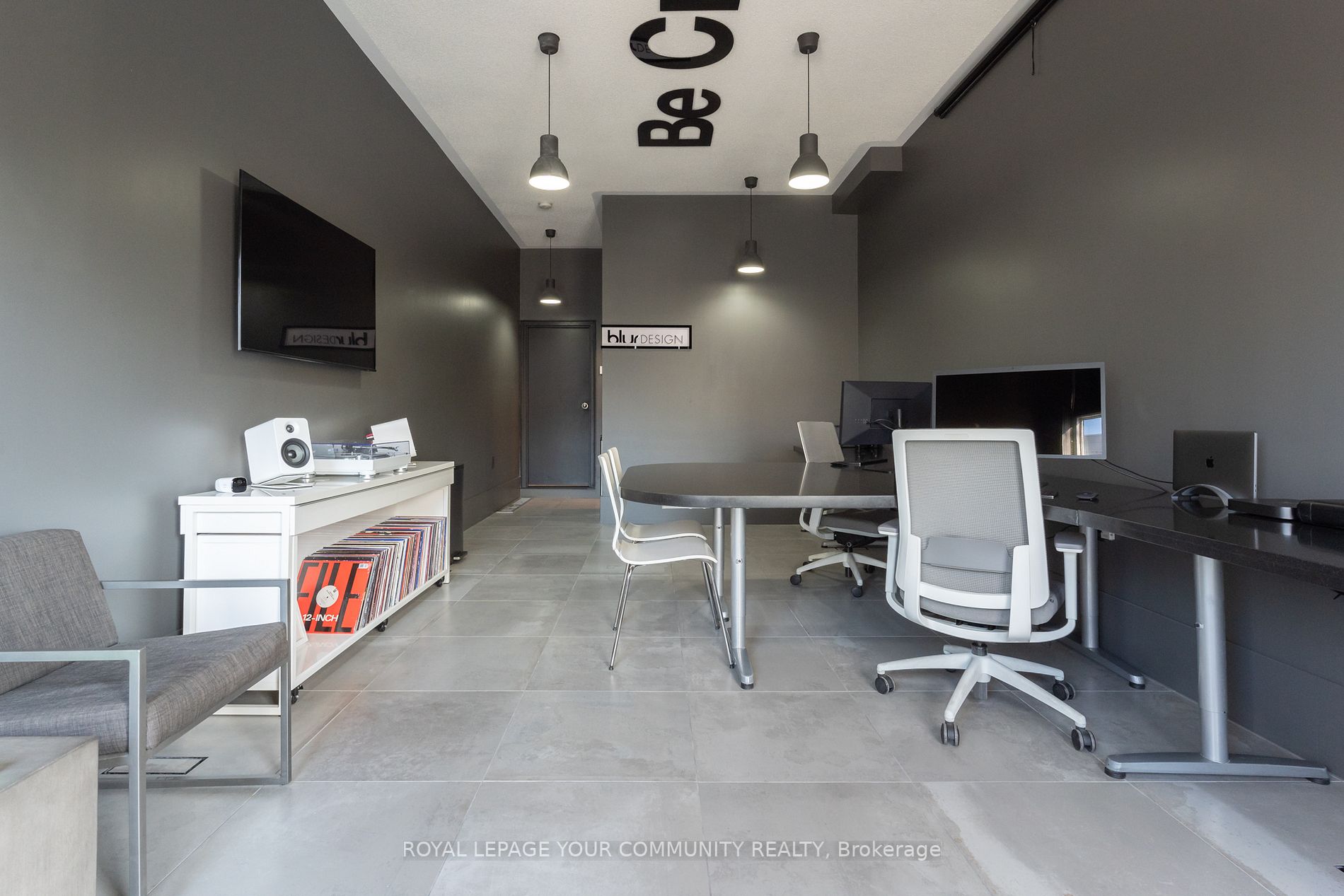 2356 Lakeshore Rd W