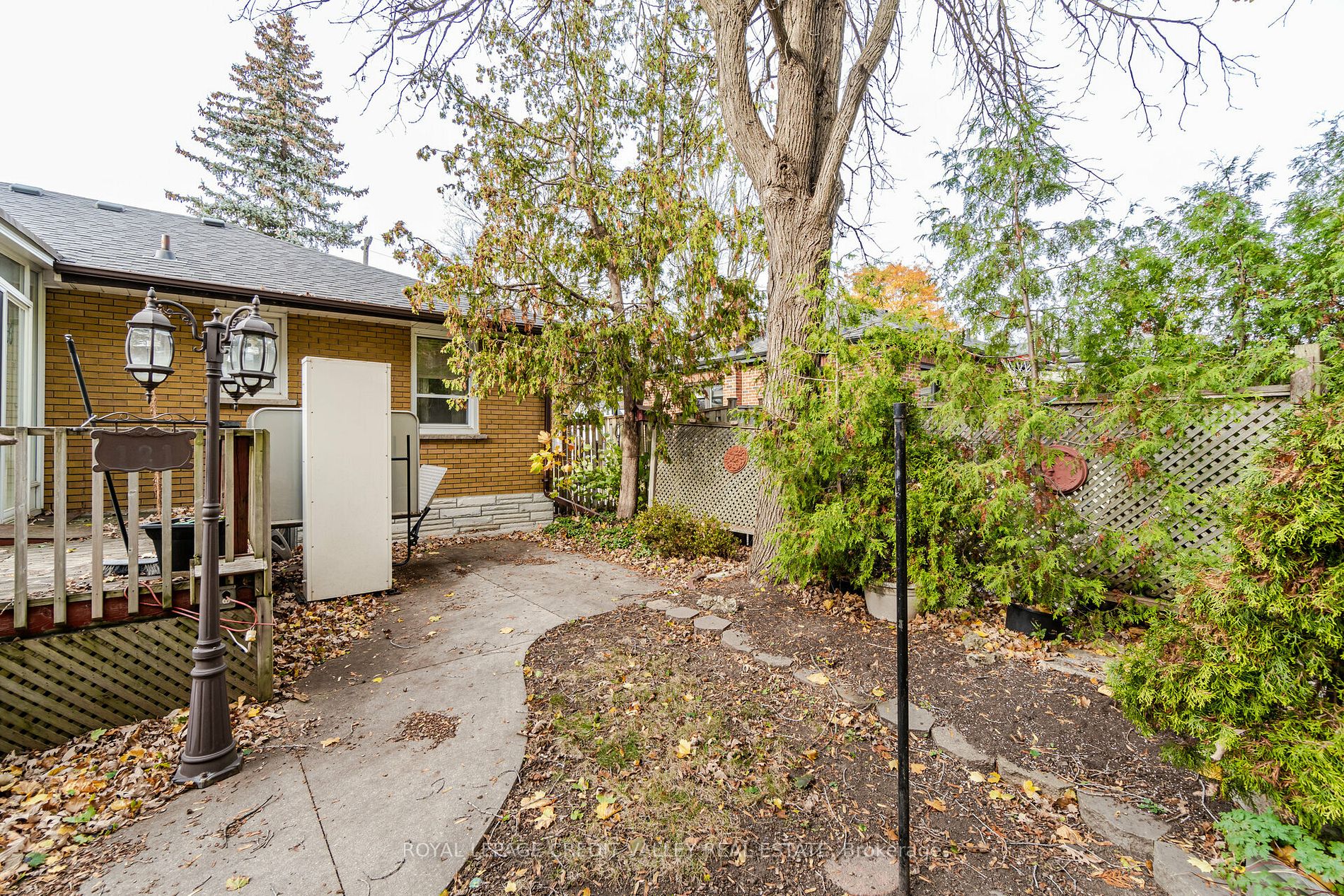121 Denison Ave