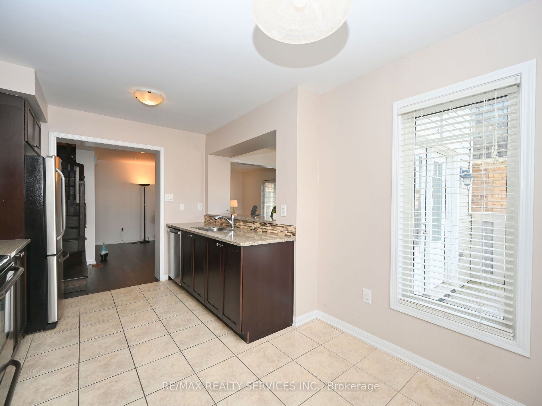 552 Attenborough Terr