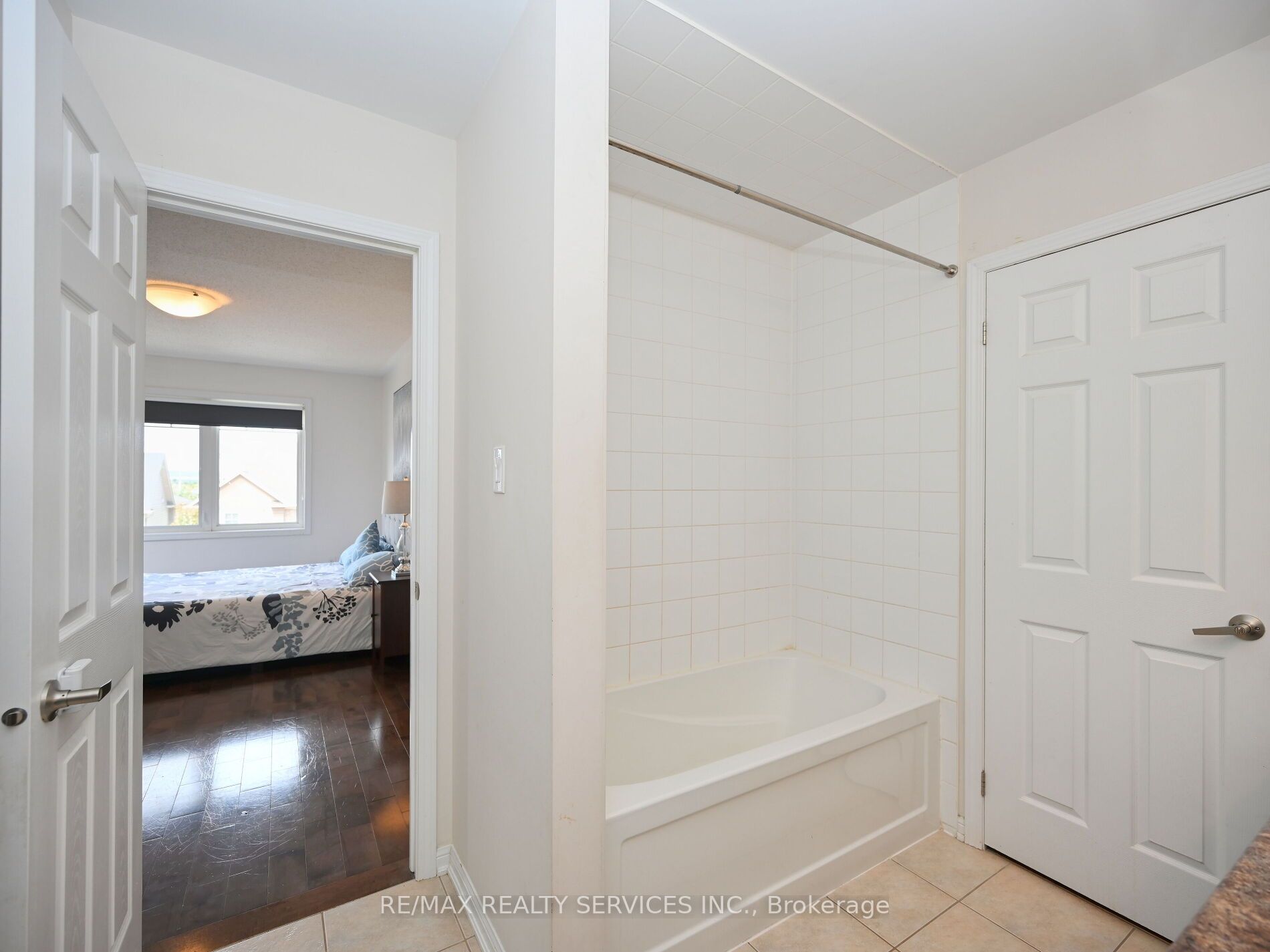 552 Attenborough Terr