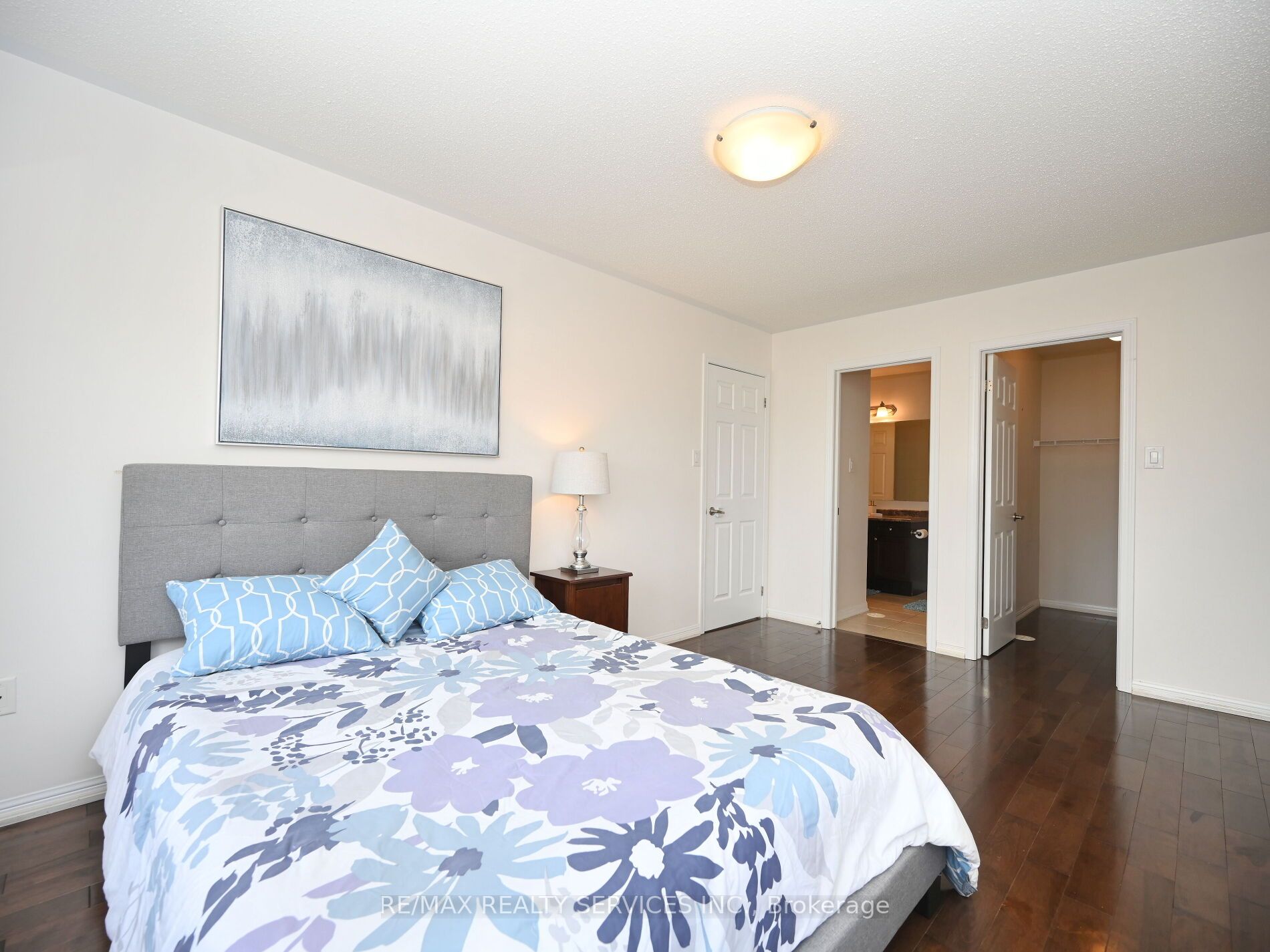552 Attenborough Terr