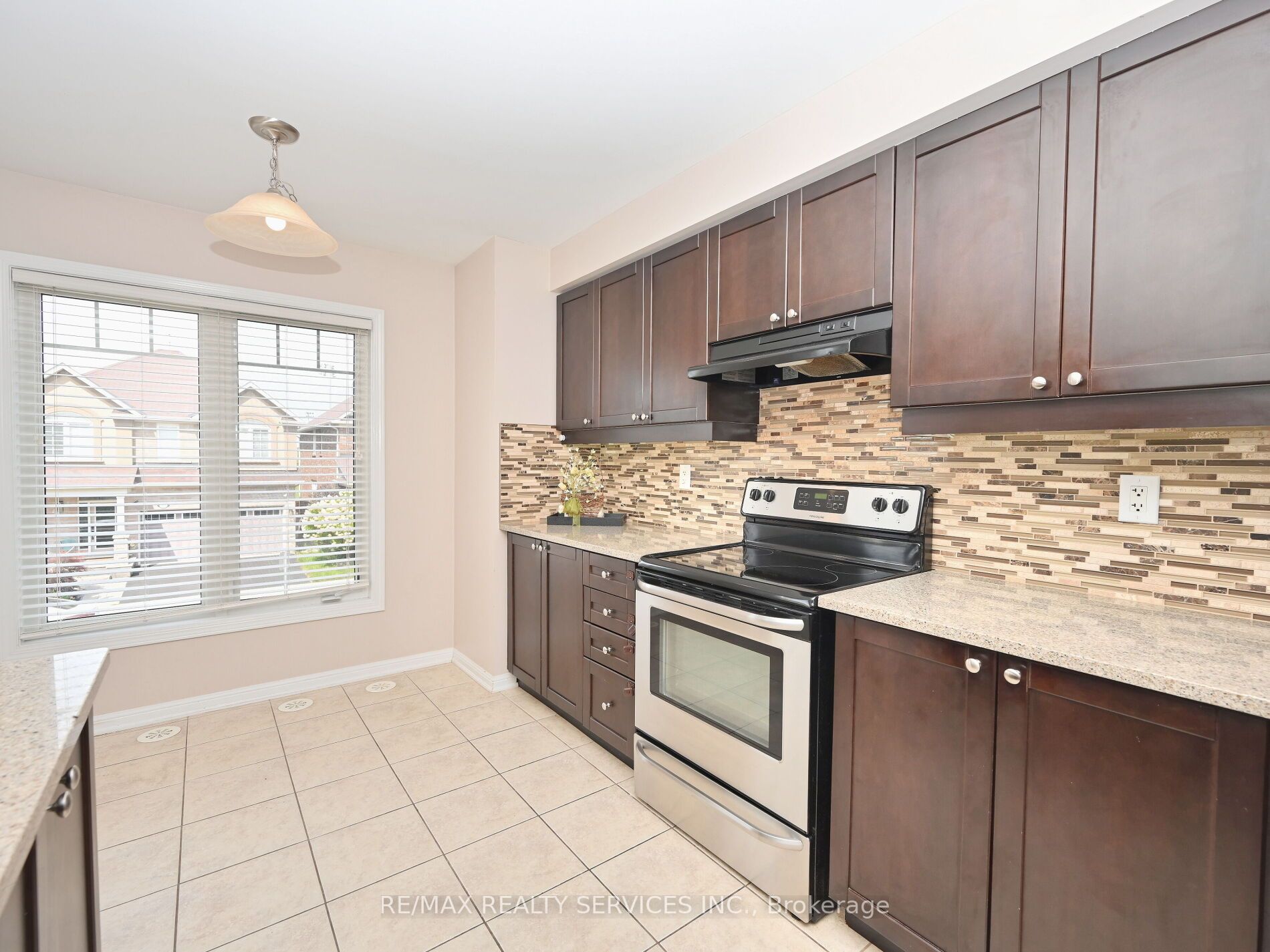552 Attenborough Terr