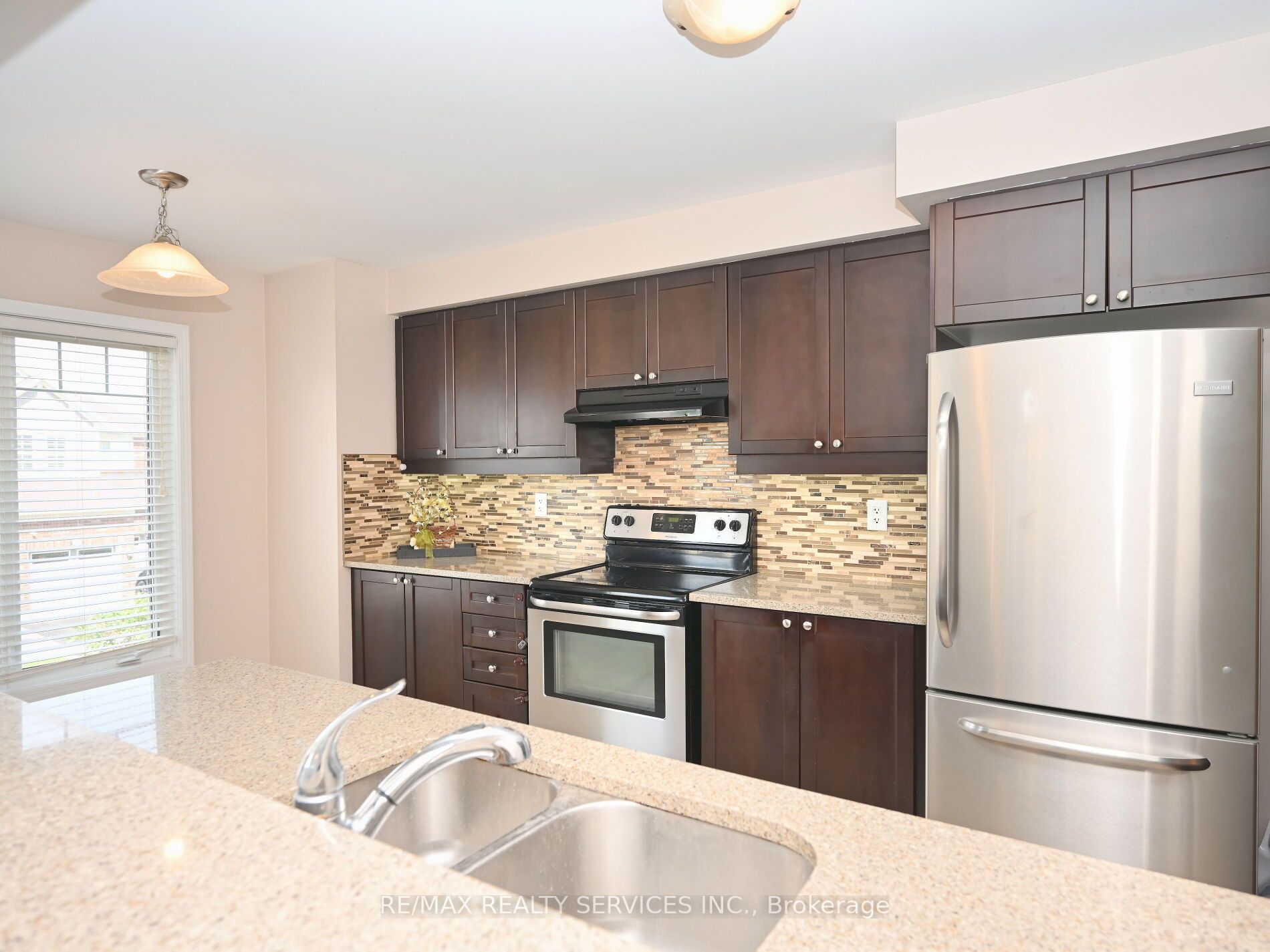 552 Attenborough Terr