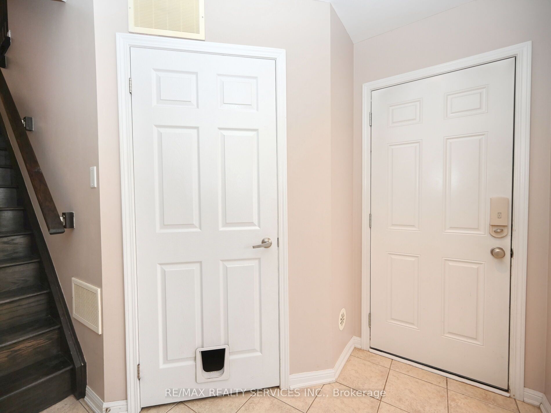 552 Attenborough Terr