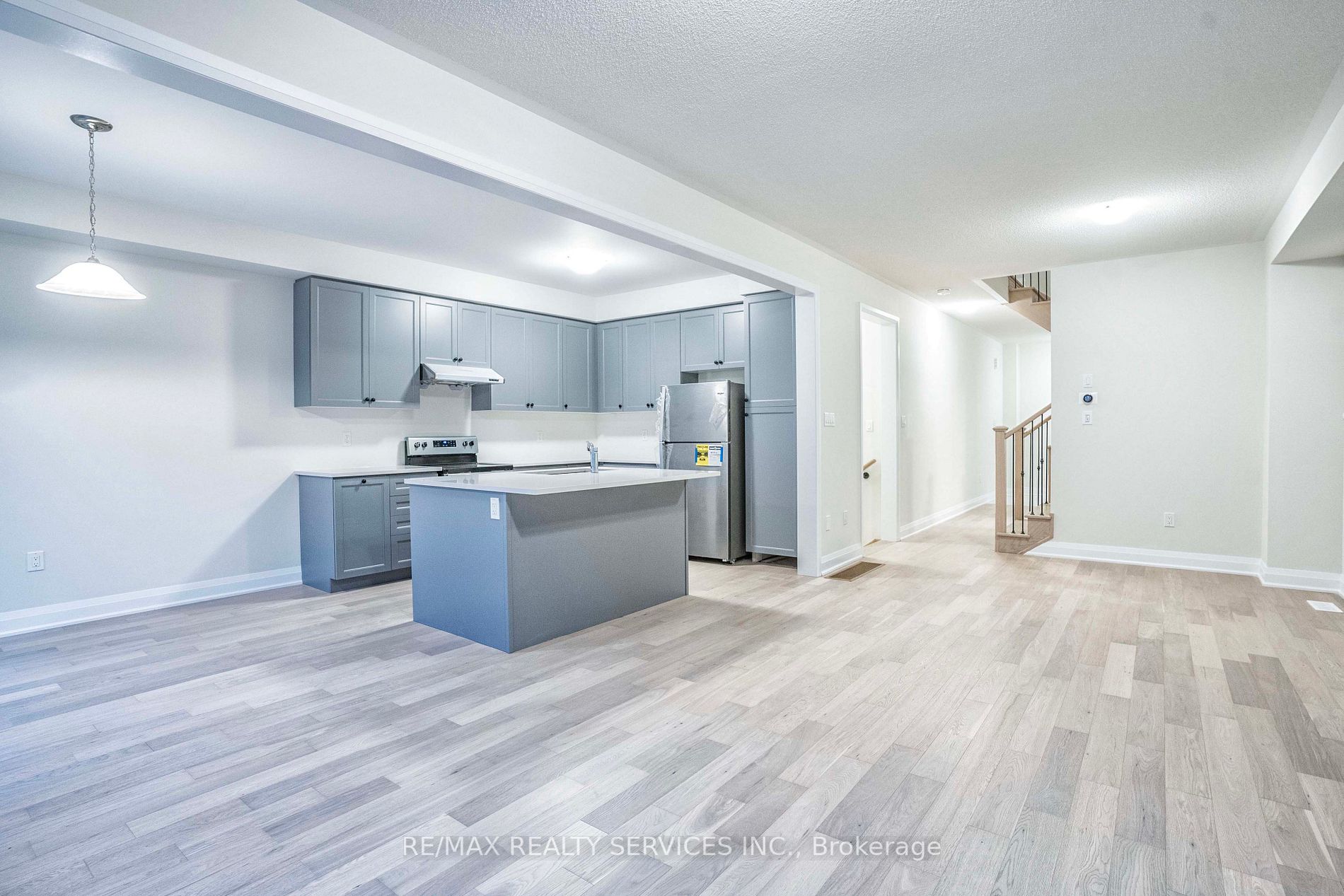 25 Calabria Dr
