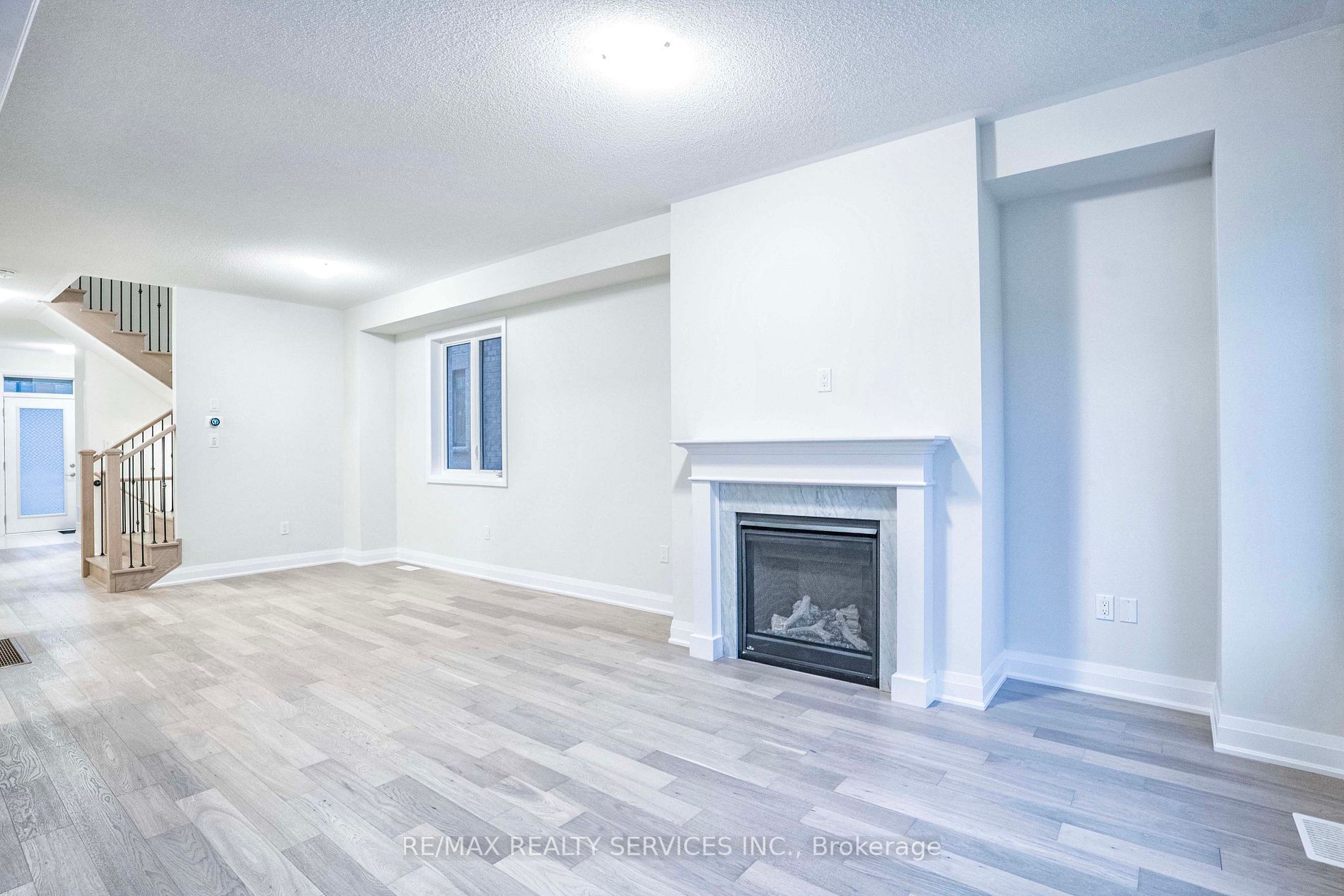 25 Calabria Dr