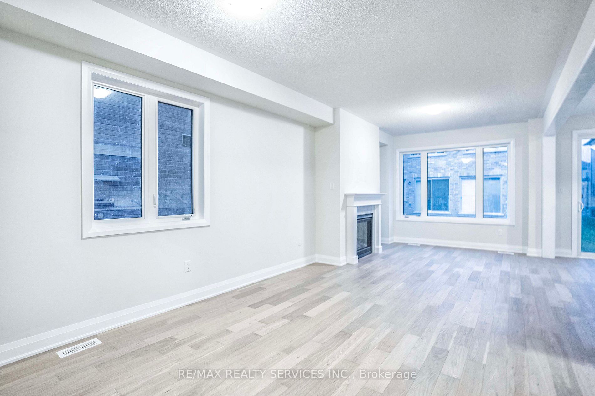 25 Calabria Dr