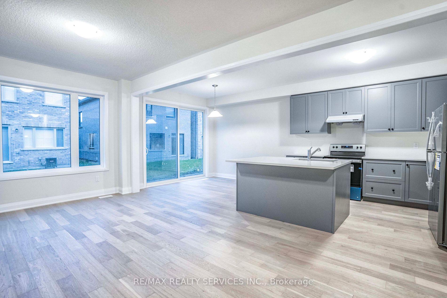 25 Calabria Dr