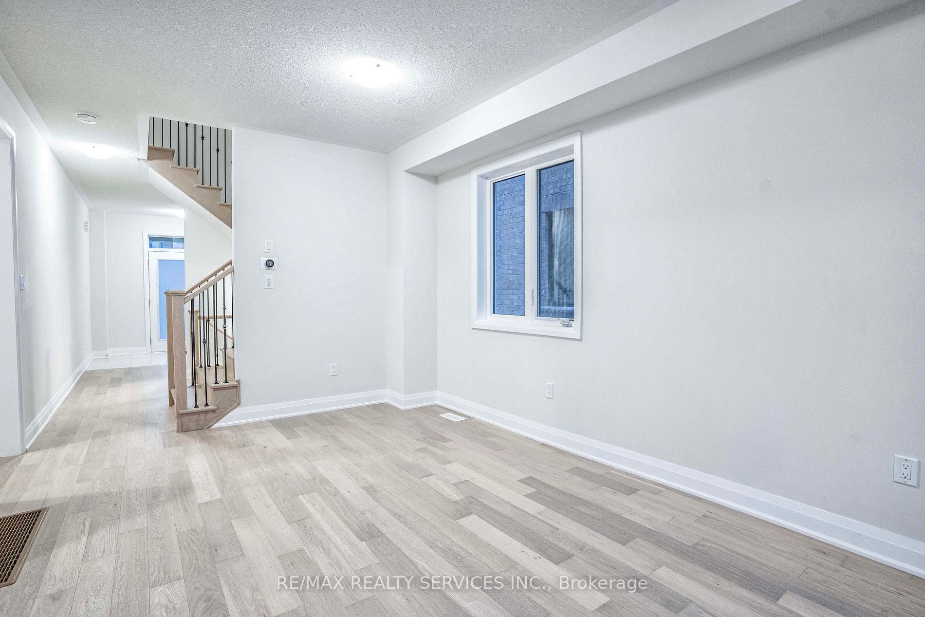 25 Calabria Dr