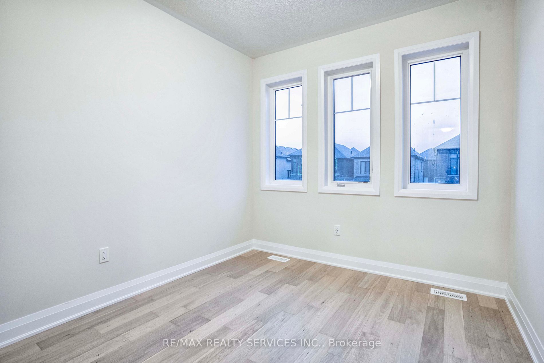 25 Calabria Dr