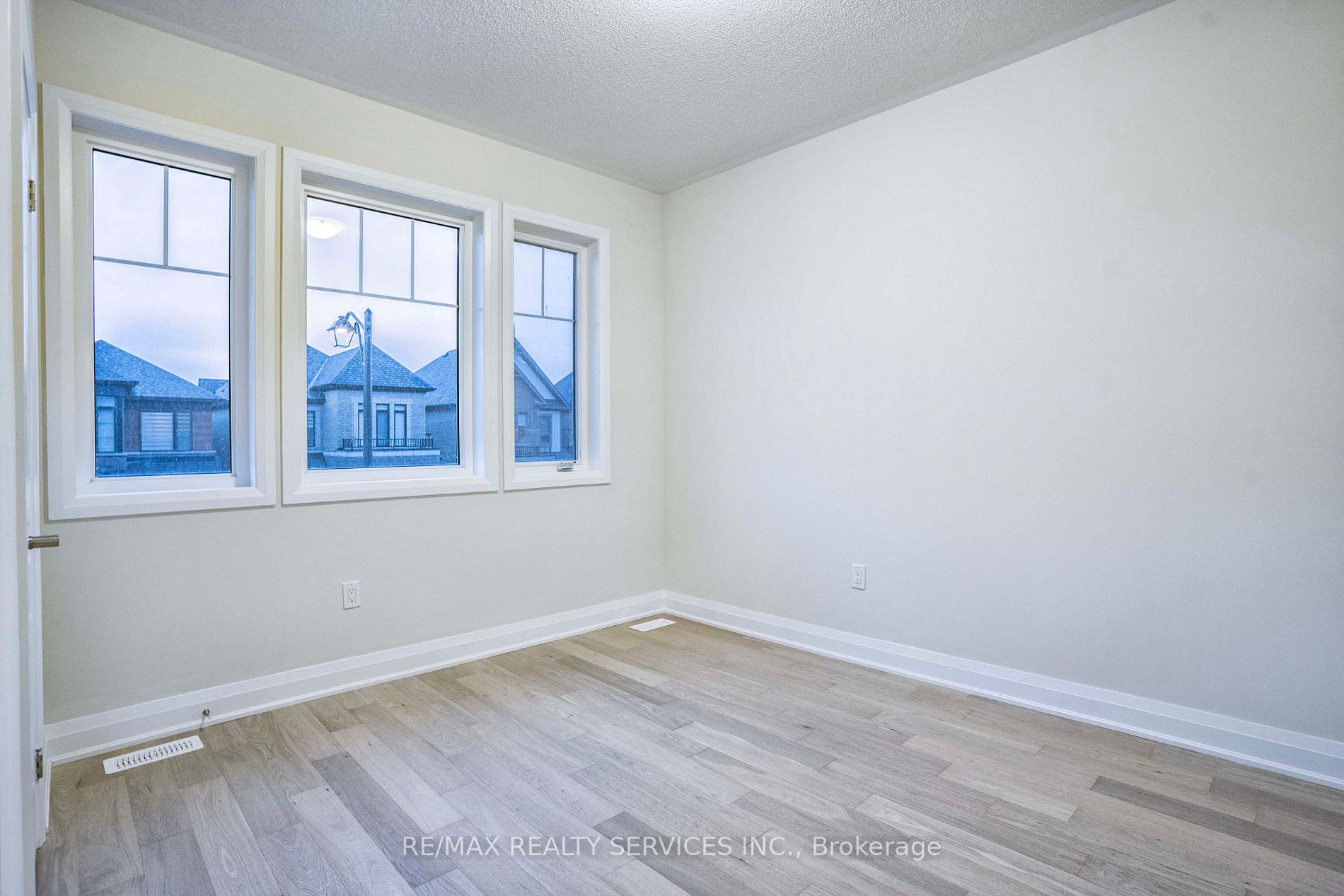 25 Calabria Dr