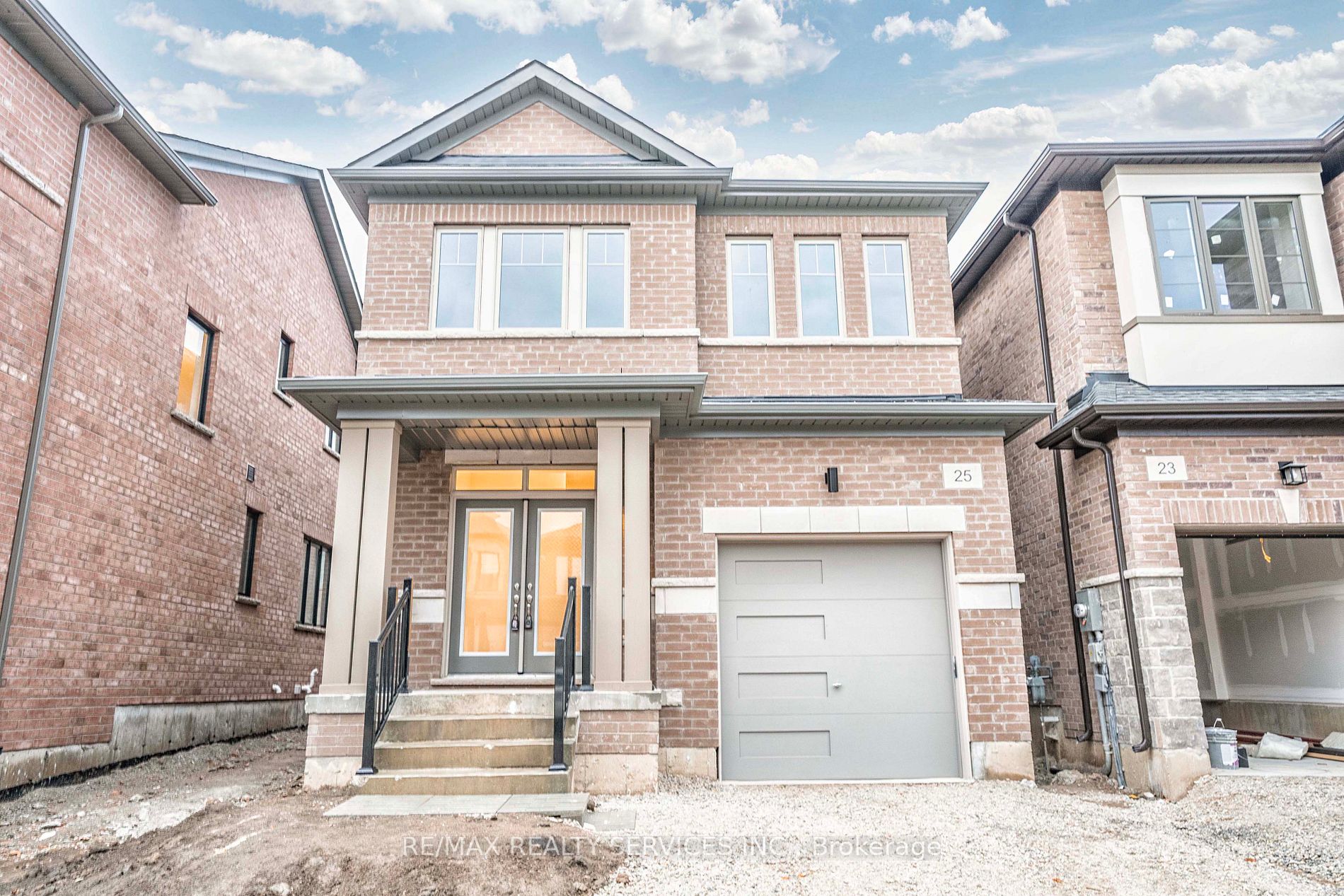 25 Calabria Dr
