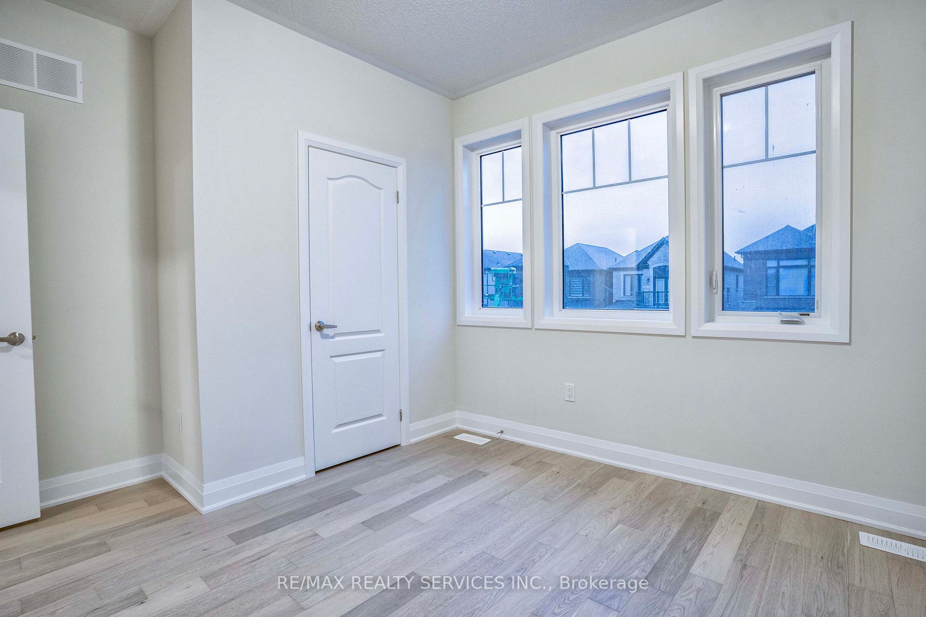 25 Calabria Dr