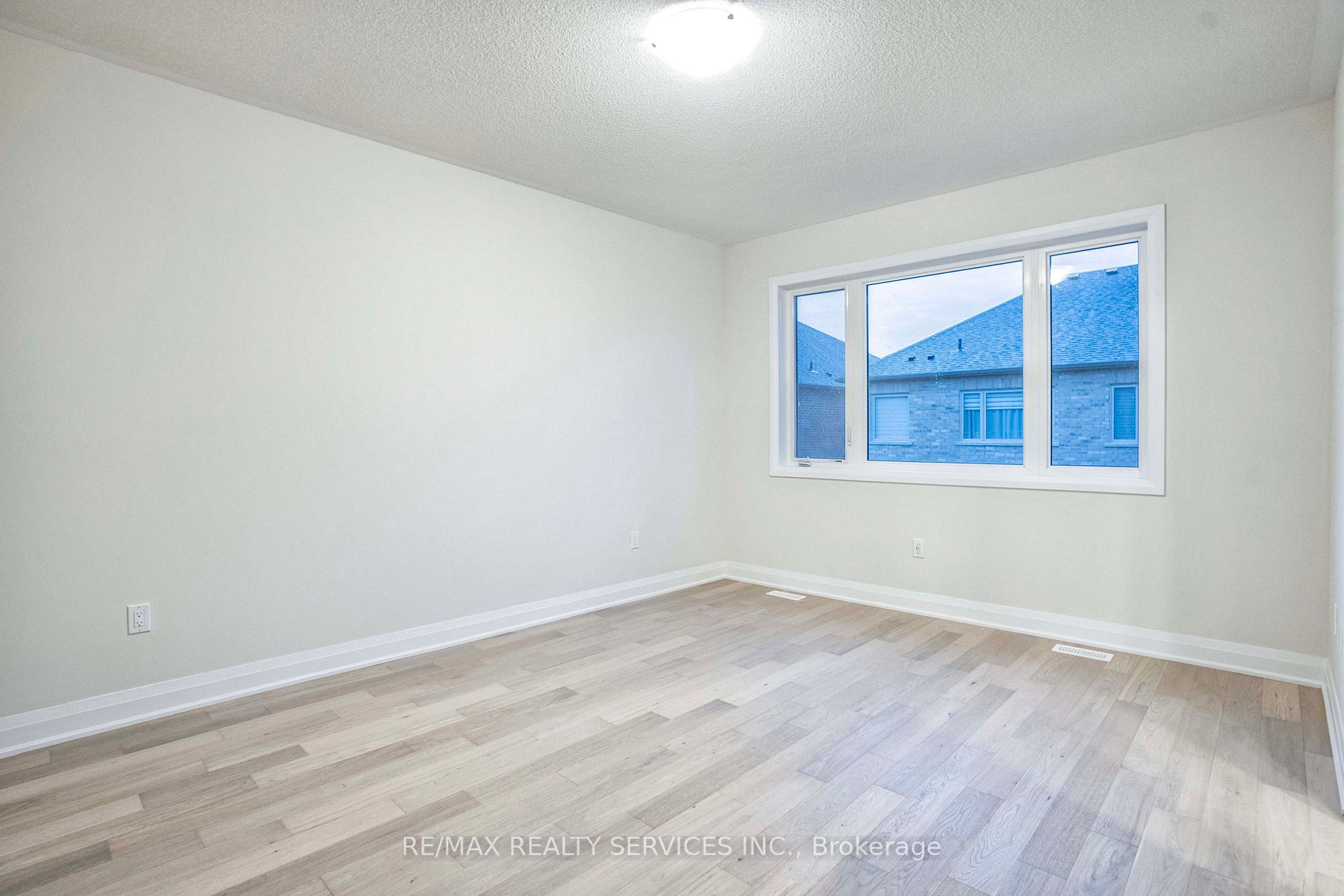 25 Calabria Dr