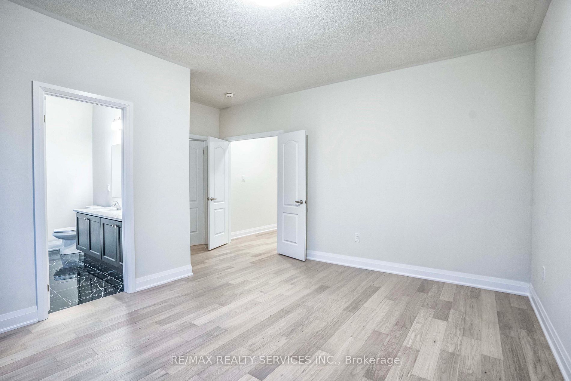 25 Calabria Dr