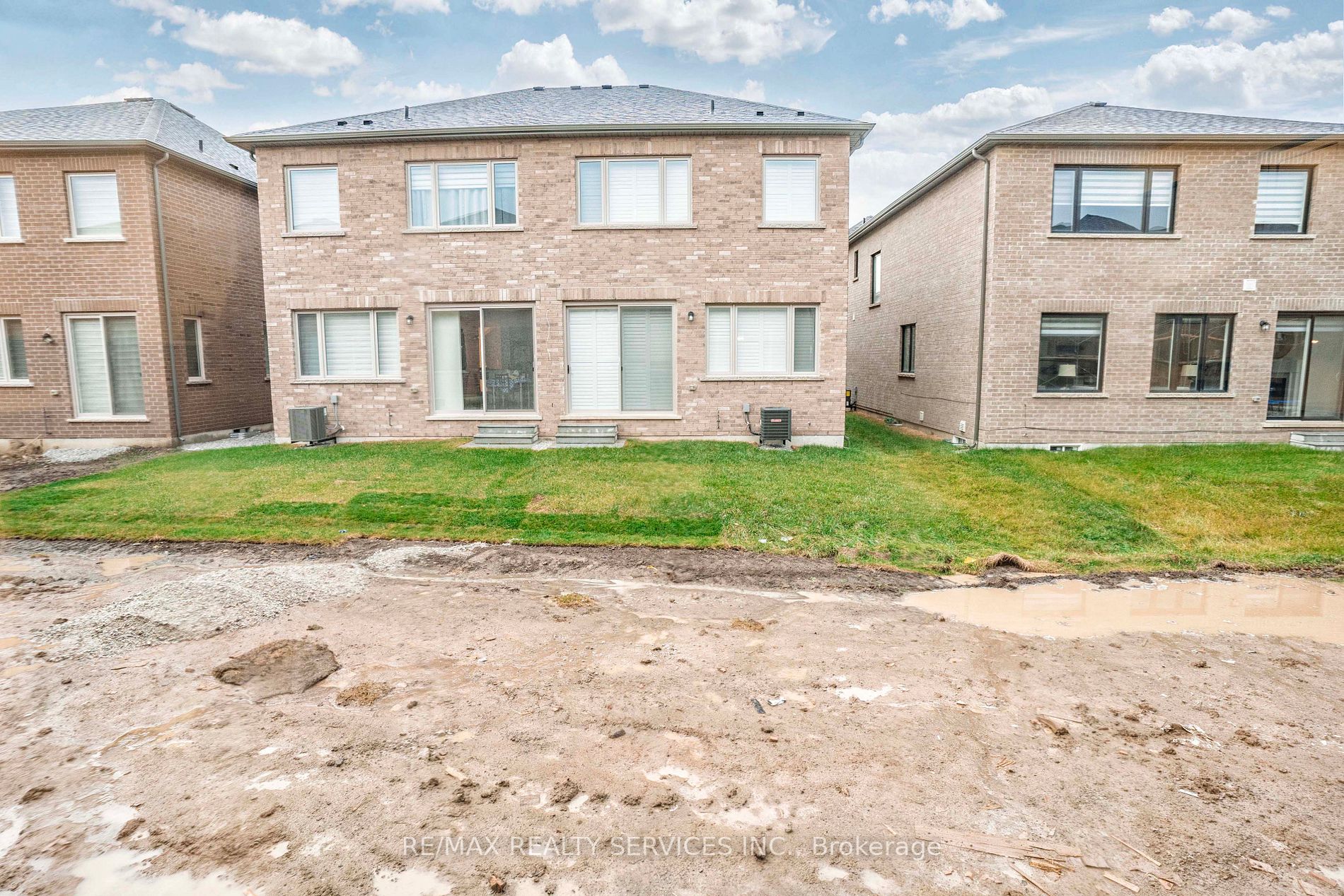 25 Calabria Dr