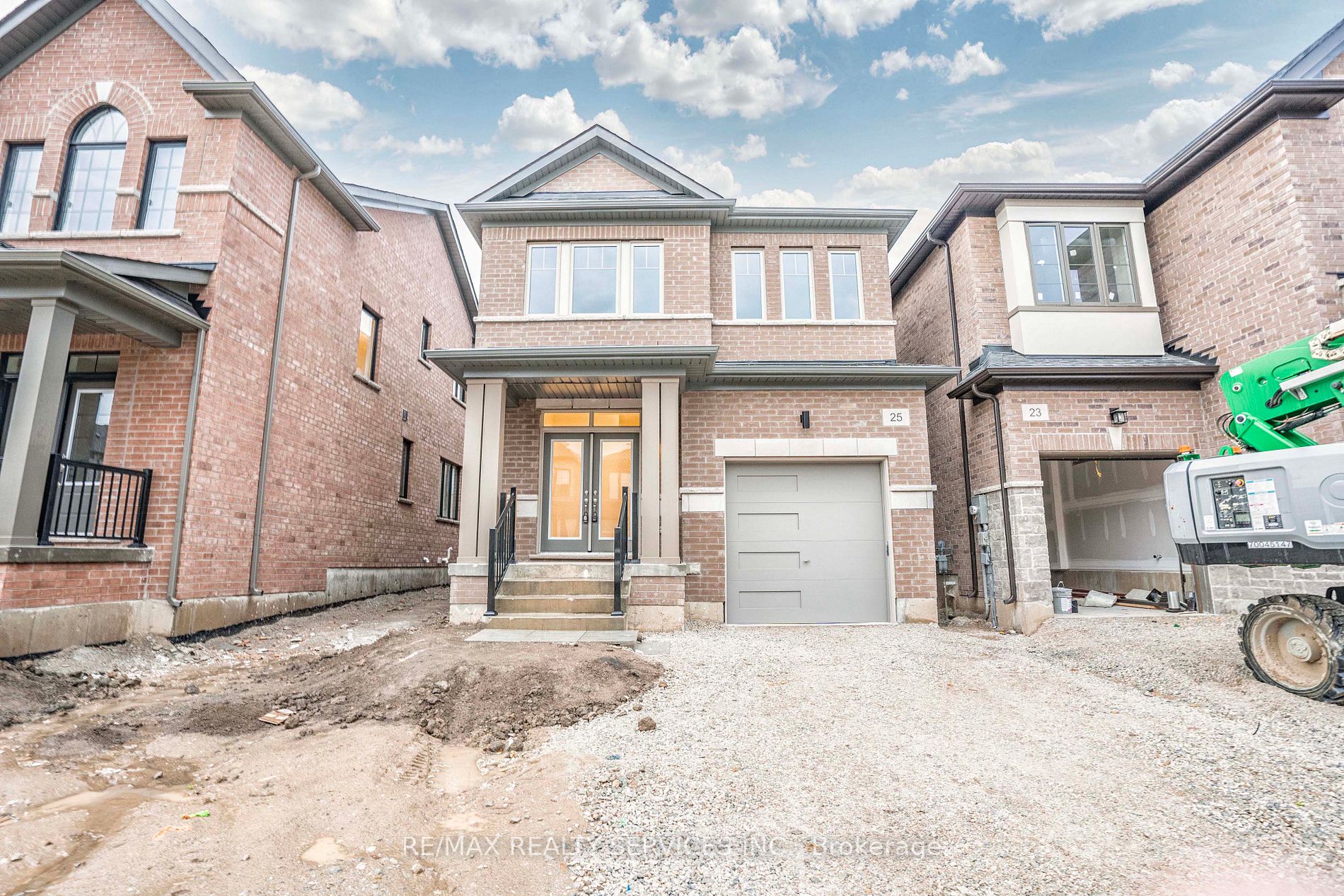 25 Calabria Dr