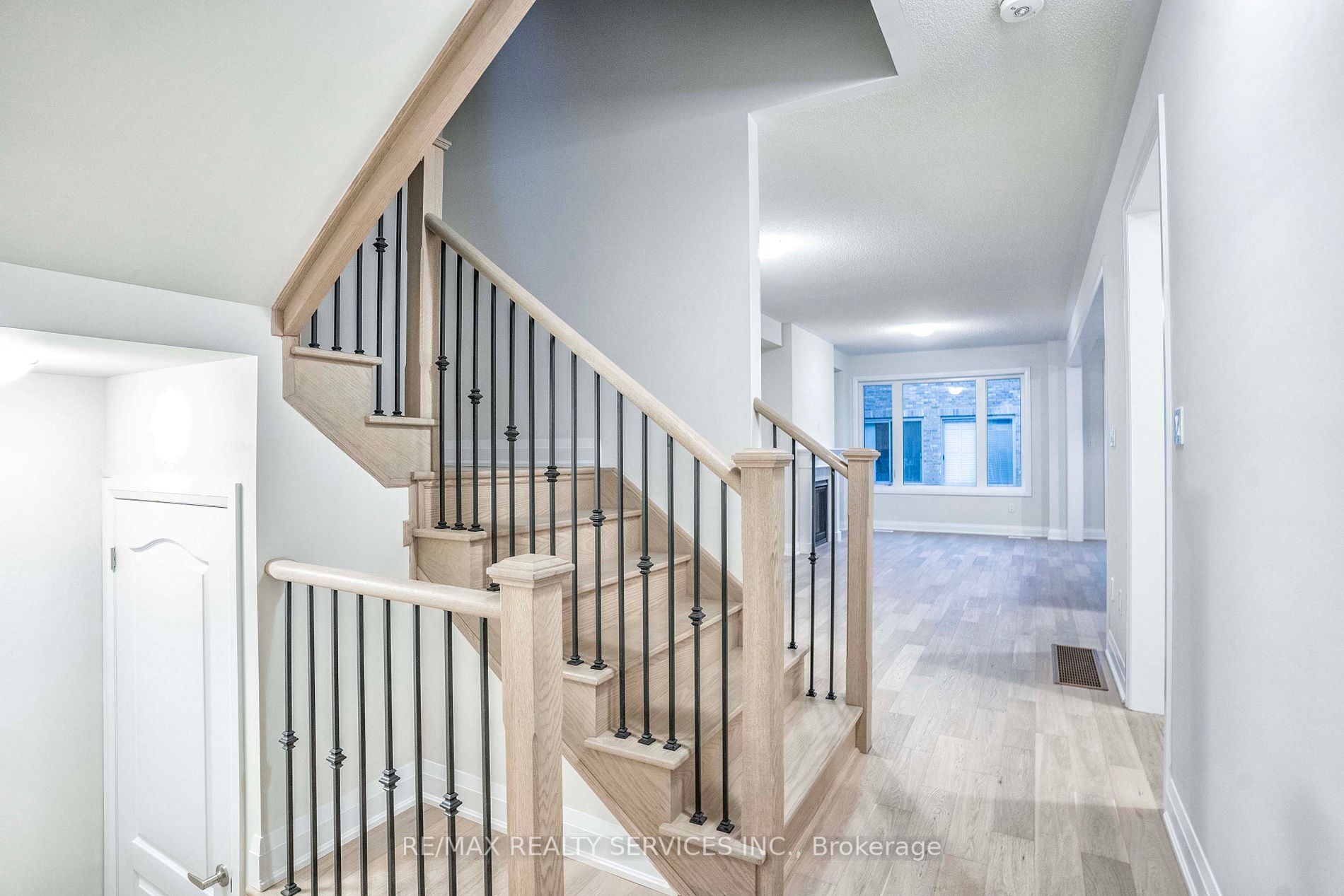 25 Calabria Dr
