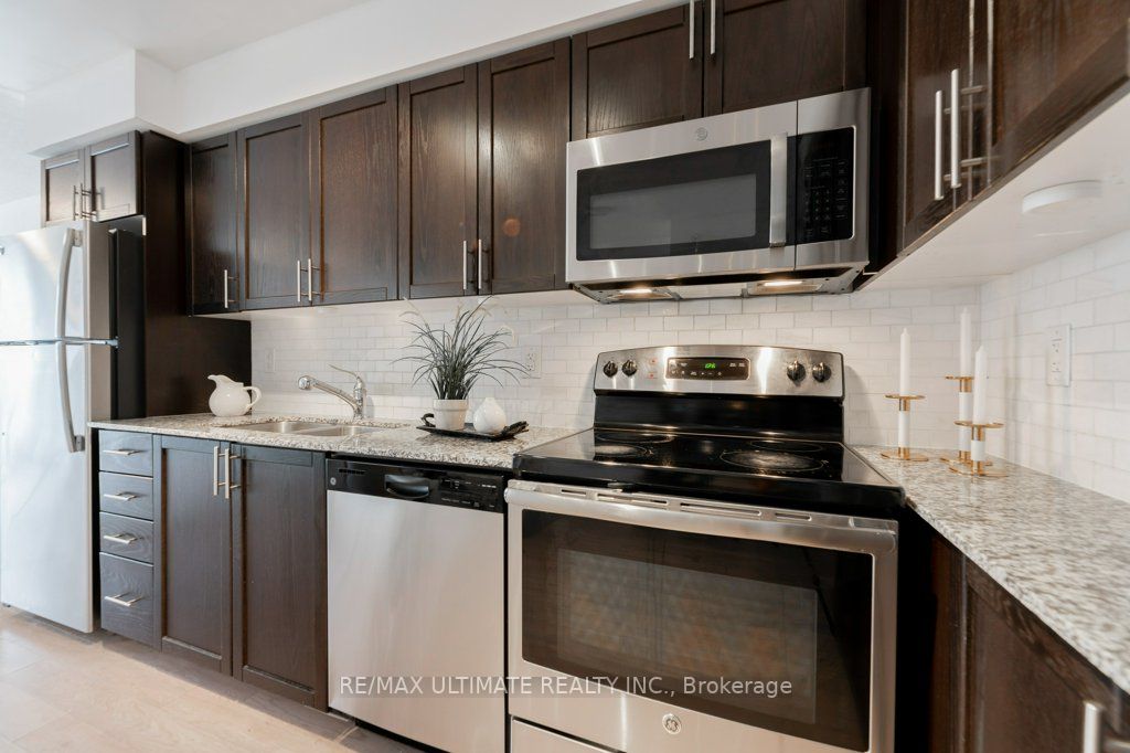 830 Lawrence Ave W, #909