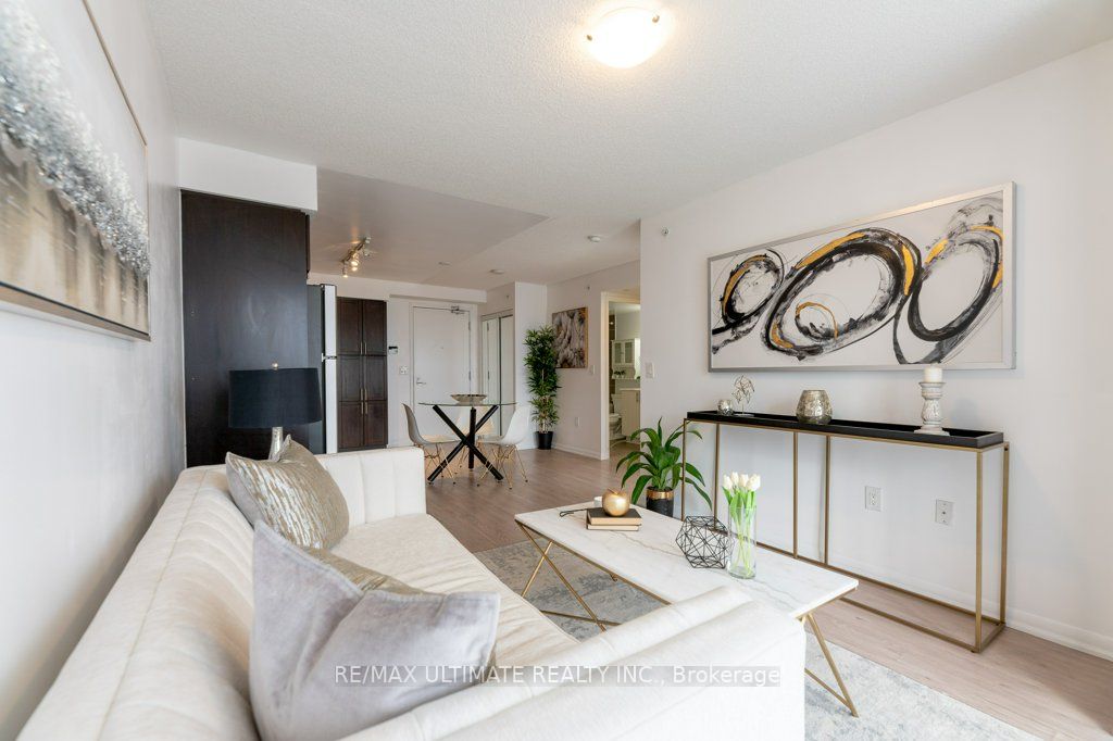 830 Lawrence Ave W, #909