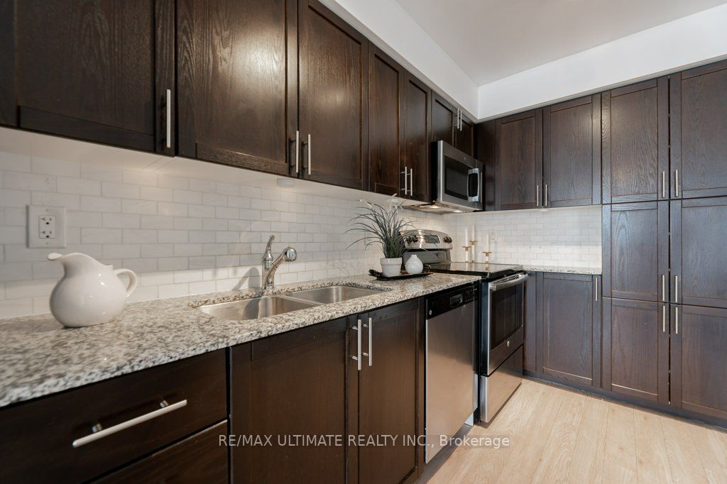 830 Lawrence Ave W, #909