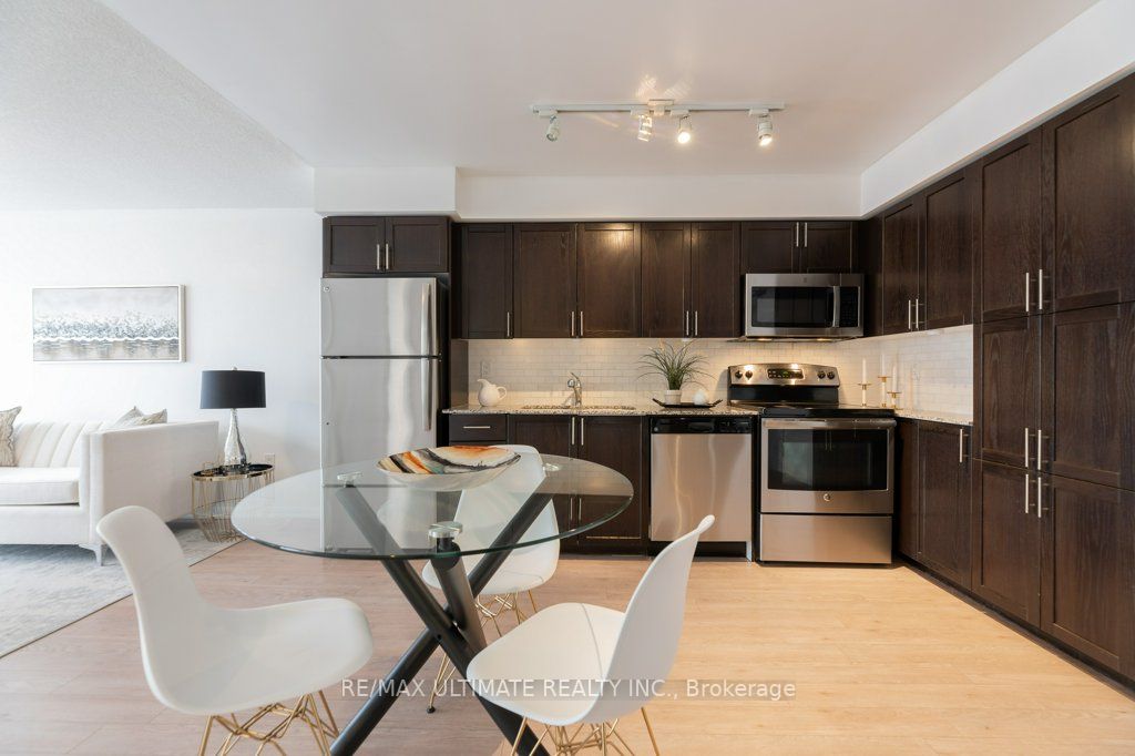 830 Lawrence Ave W, #909