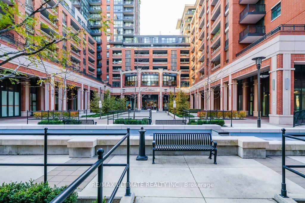 830 Lawrence Ave W, #909