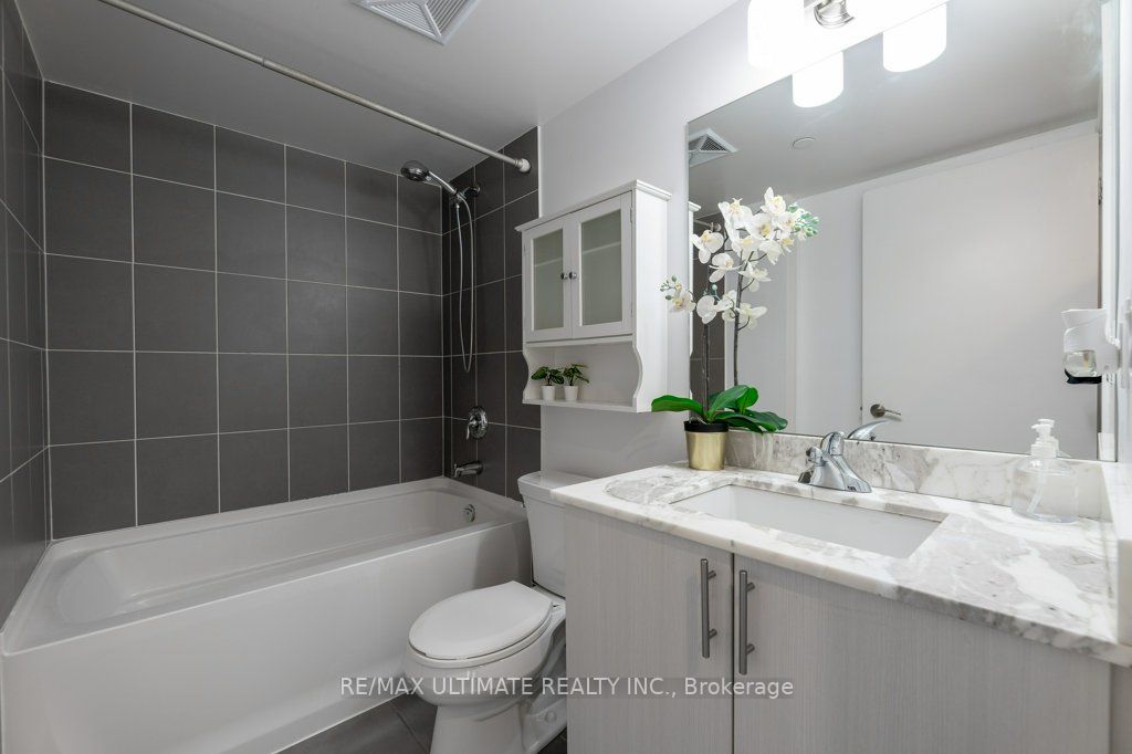 830 Lawrence Ave W, #909