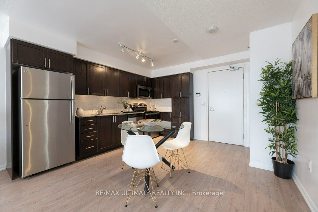 830 Lawrence Ave W, #909
