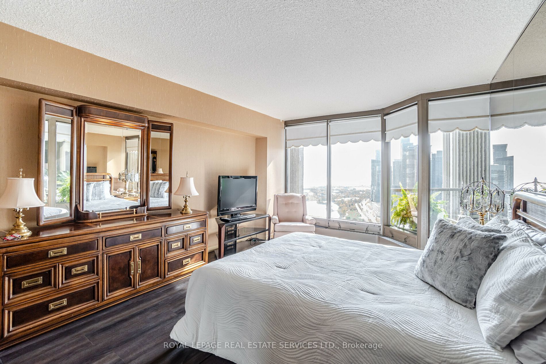 2045 Lake Shore Blvd W, #3207