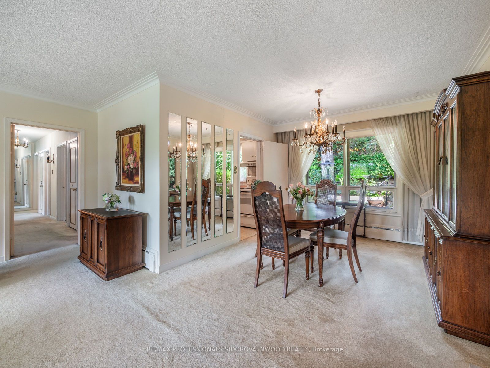 81 Ellis Ave