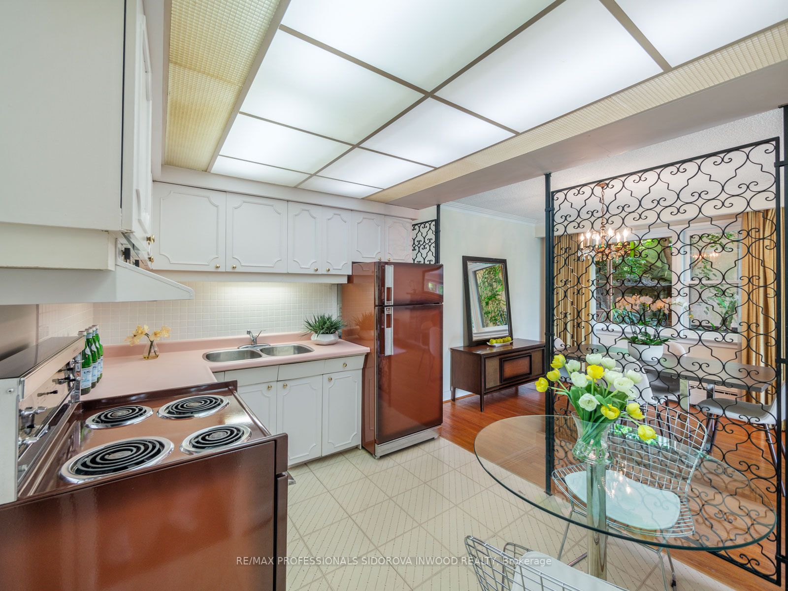 81 Ellis Ave