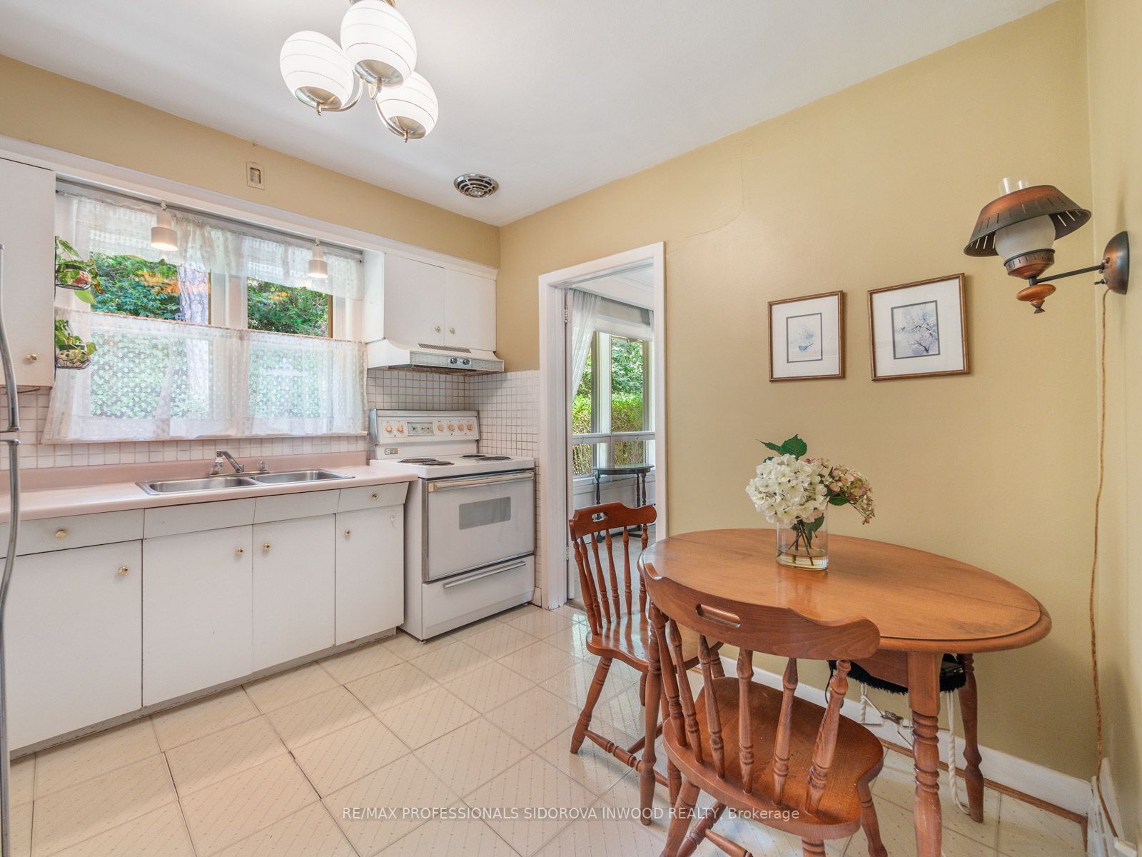 81 Ellis Ave