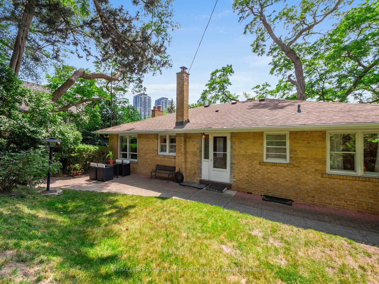 81 Ellis Ave
