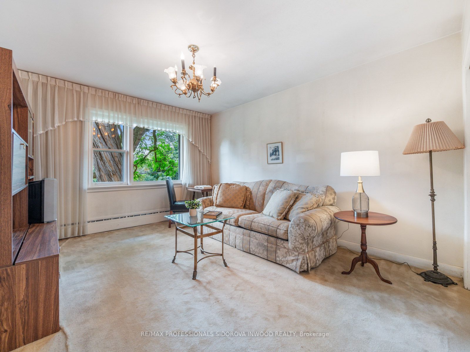 81 Ellis Ave