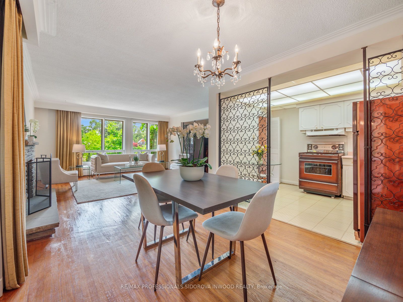 81 Ellis Ave