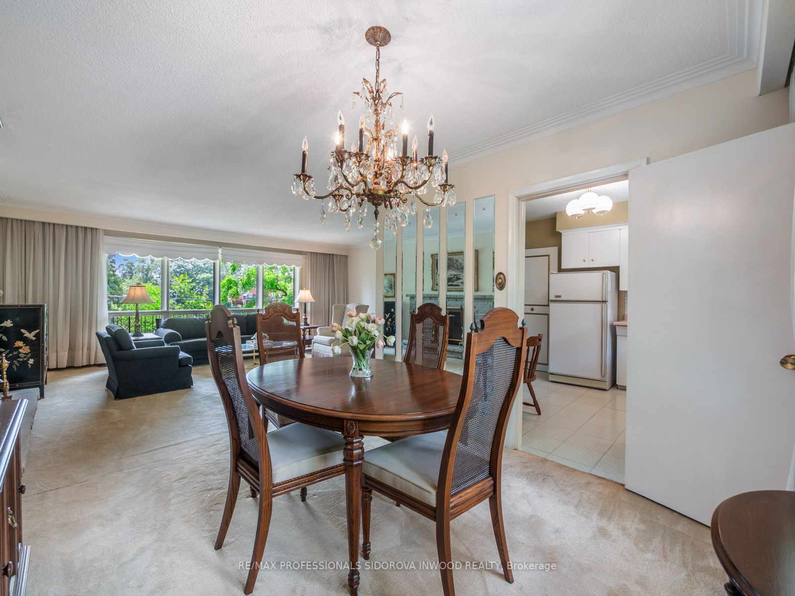 81 Ellis Ave