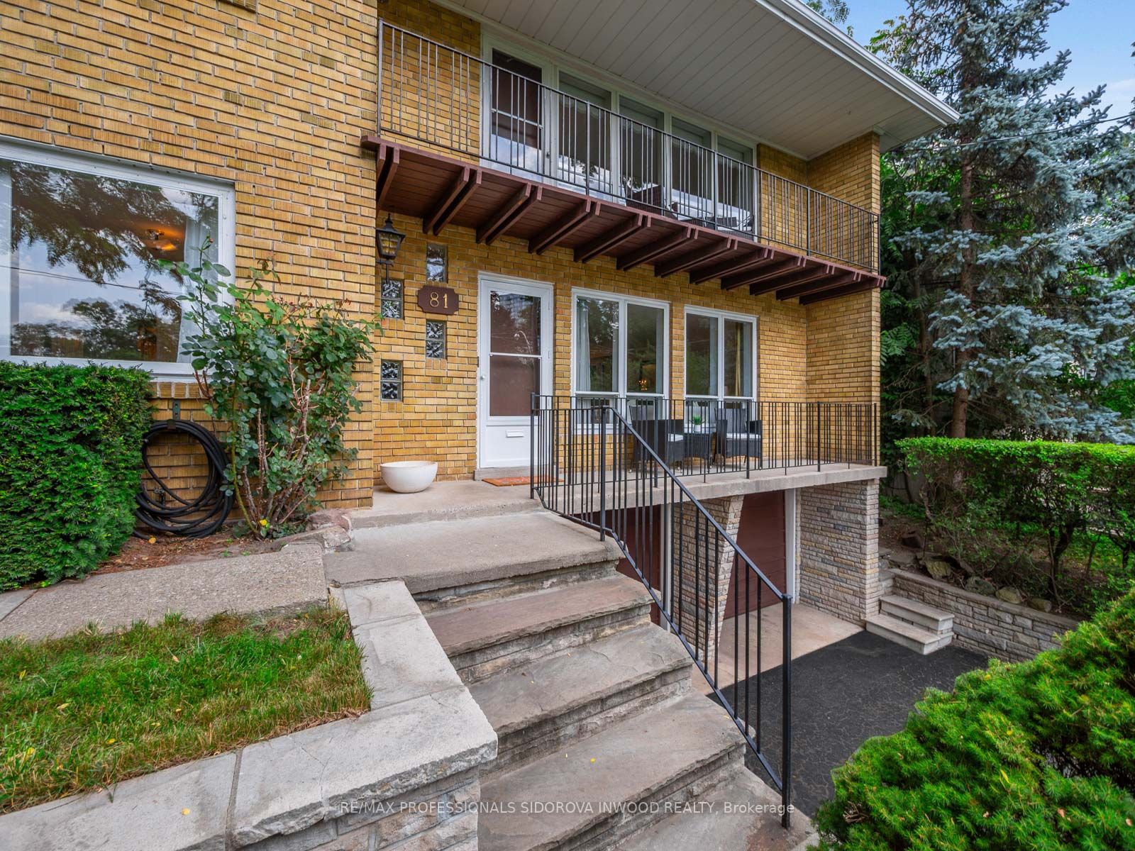 81 Ellis Ave
