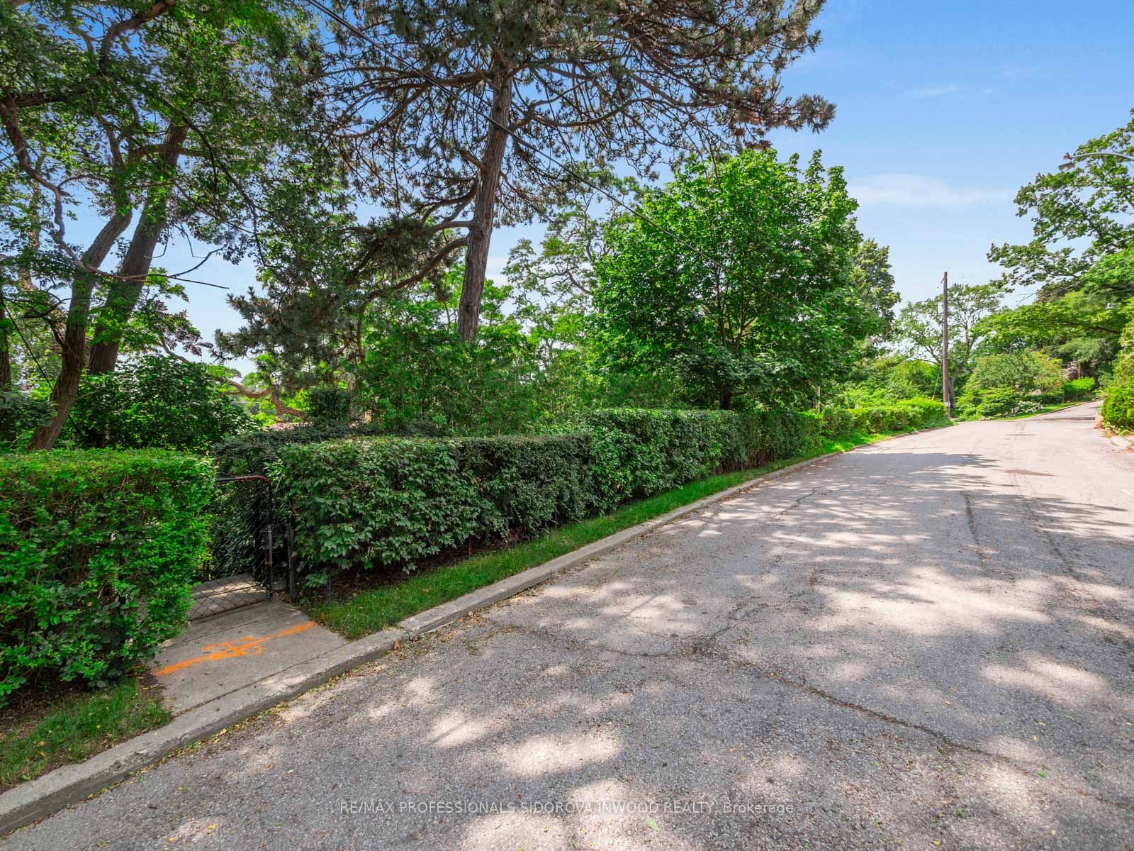 81 Ellis Ave